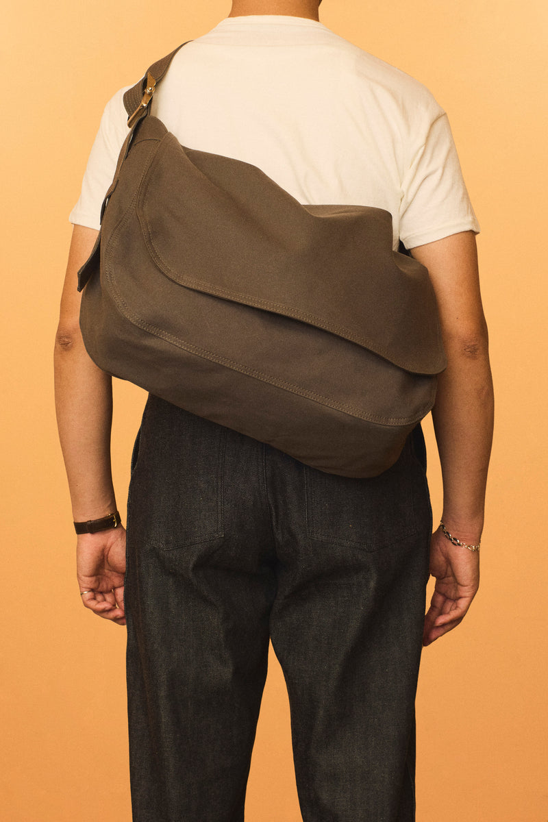 AELL SUPPLY - UTILITY BAG _ NAVY – BITTERS STORE